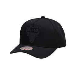 Mitchell & Ness NBA Black on Black Snapback Cap Chicago Bulls