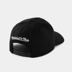 Mitchell & Ness NBA Black & White Pro Pinch Fit Snapback Cap New York Knicks